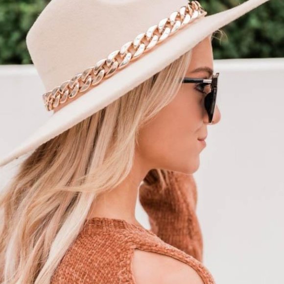 MODA ME COUTURE Accessories - CLASSIC chain detailed Hat -ivory